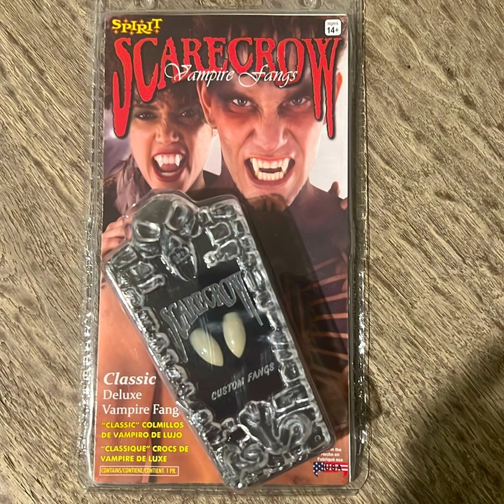 Spirit Scarecrow vampire fangs